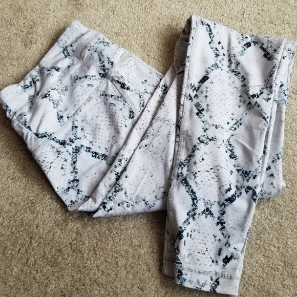 Varley | Pacific Sport Leggings in Python Print - Picture 6 of 9